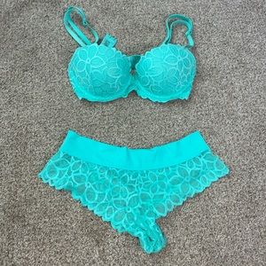 Victoria’s Secret PINK bra & panty set in Turquoise.